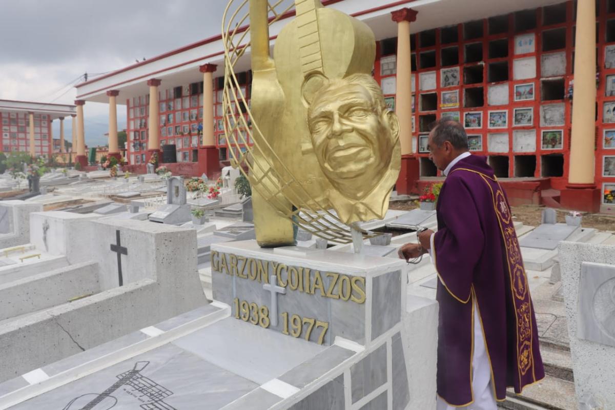 Bello Homenaje A Garzón Y Collazos En El Cementerio San Bonifacio El